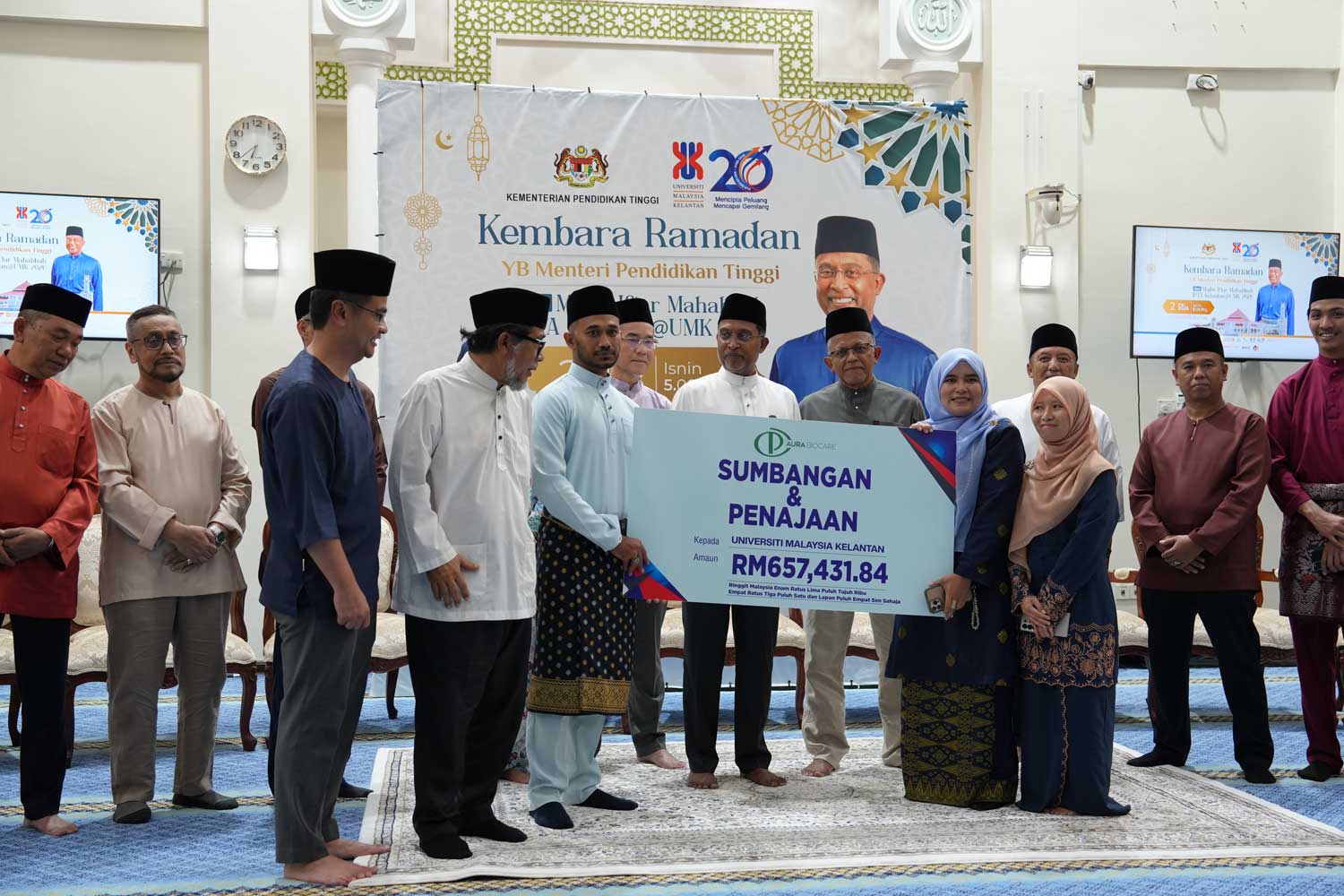 Majlis penyerahan cek sumbangan penyelidikan